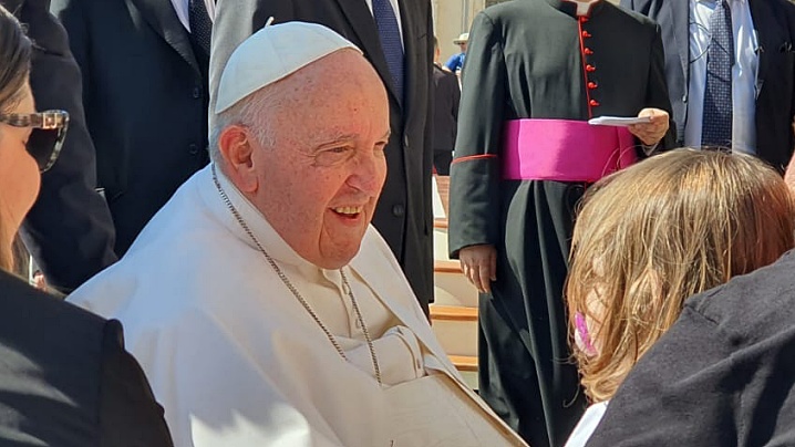 Papa Francisc a fost operat la clinica Gemelli. Noaptea a trecut cu bine