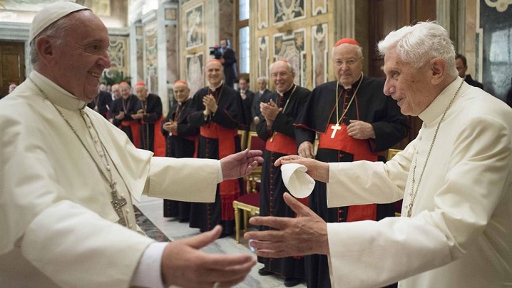 P. Lombardi: Papa Francisc se simte susținut de Benedict al XVI-lea