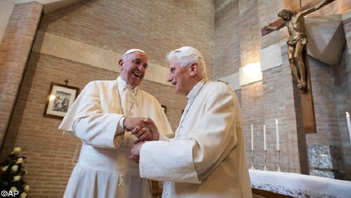 Papa Francisc și noii cardinali, în vizită la papa emerit Benedict al XVI-lea