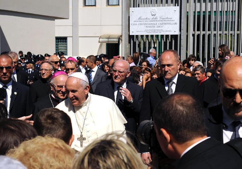 Papa Francisc: mafia calabreză "Ndrangheta" este excomunicată și îi îndeamnă pe catolici să lupte împotriva ei 