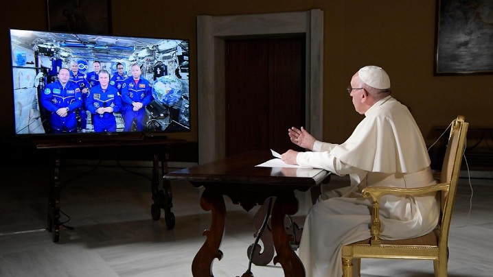 Papa Francisc, de vorbă cu astronauții Stației Spațiale Internaționale