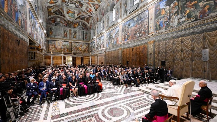 Papa Francisc a avut o întâlnire cu două sute de artiști în Capela Sixtină