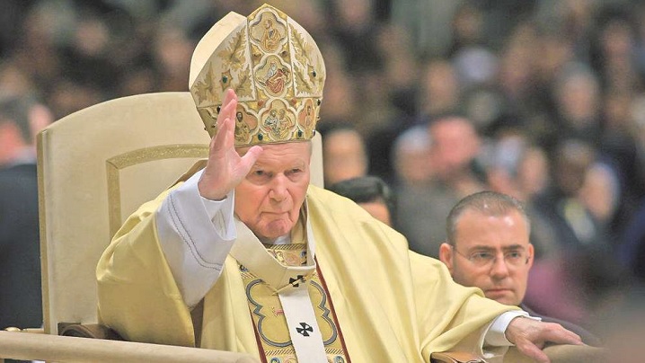„Această Românie este încredinţată mâinilor voastre” – 16 ani de la vizita Papei Ioan Paul al II-lea în România