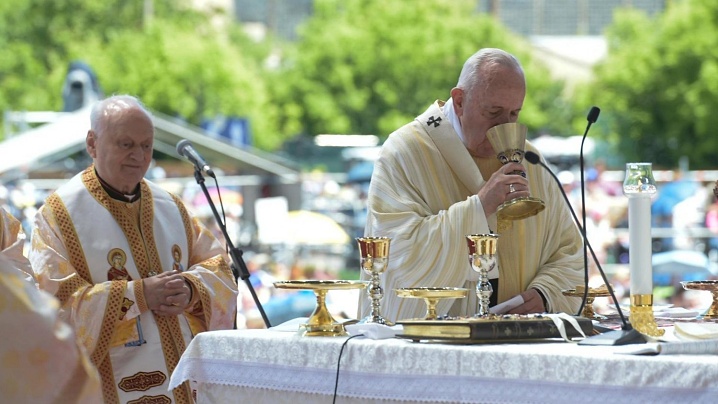 Cu papa Francisc la Blaj, greco-catolicii și-au văzut visul cu ochii: ep. C. Crișan și pr. prof. C. Barta