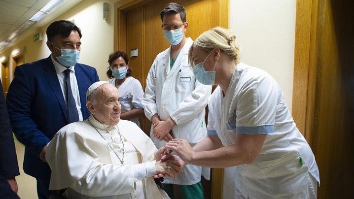 Papa a trecut printr-o criză izolată de bronhospasm. A început ventilația mecanică noninvazivă
