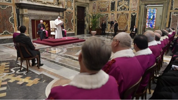 Discursul Sfântului Părinte adresat oficialilor şi avocaţilor de la Tribunalul Rota Romana