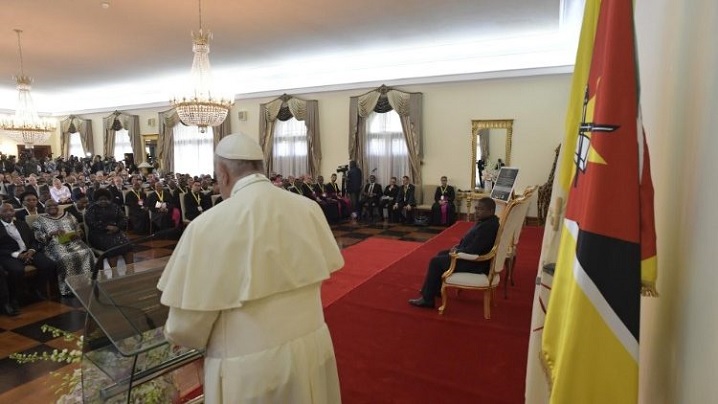 Papa în Mozambic: pacea dobândită prin dreptate și iertare, cale regală nu doar pentru Africa