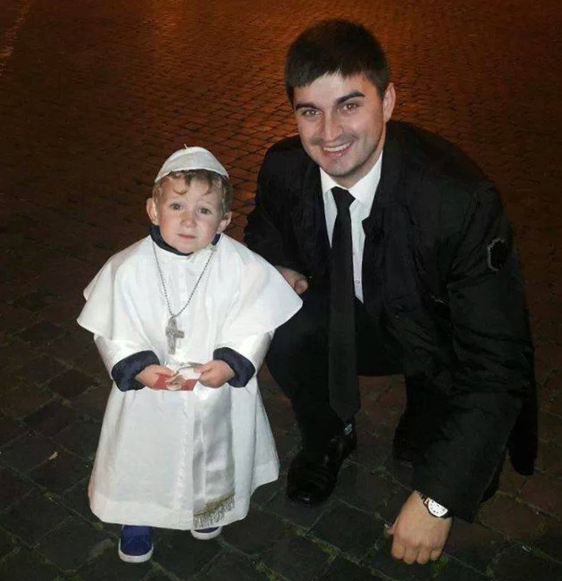 Un student greco-catolic de la Pio Romeno, pe pagina de facebook a Papei!