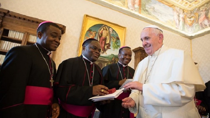 Papa Francisc cere episcopilor să apere familia creștină de ideologii