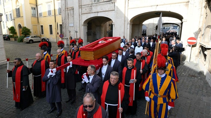 România va declara doliu național în memoria papei Francisc, sâmbătă, în ziua funeraliilor de la Vatican