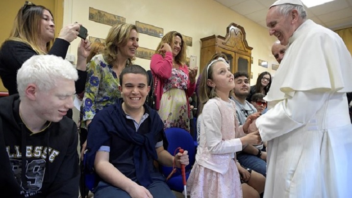 Papa Francisc a vizitat Centru Sant