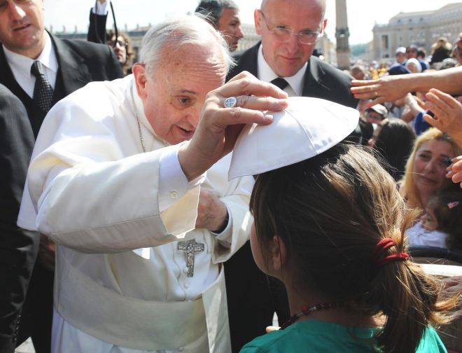 Biserica nu se limitează doar la comunitatea de la umbra propriei clopotniţe