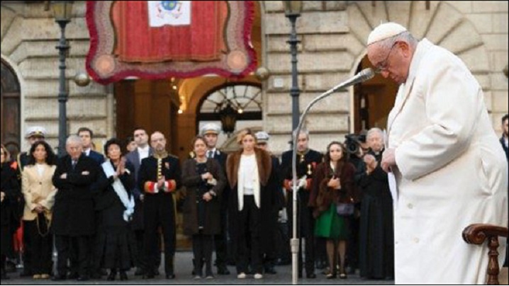 Doisprezece papi, o singură voce împotriva războiului