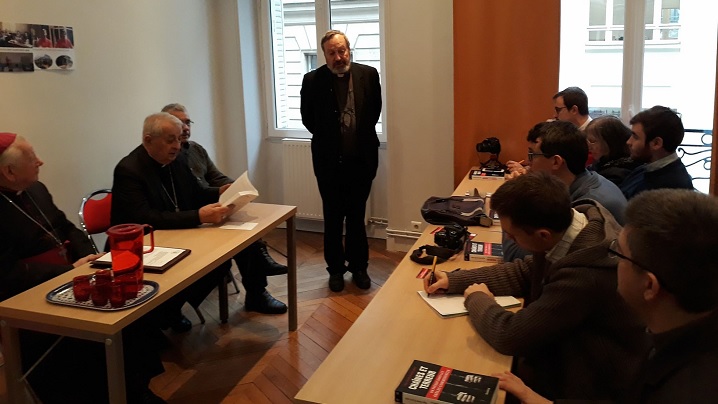 FOTO: Cartea-document a unui episcop greco-catolic, victimă a regimului comunist din România, prezentată la Paris