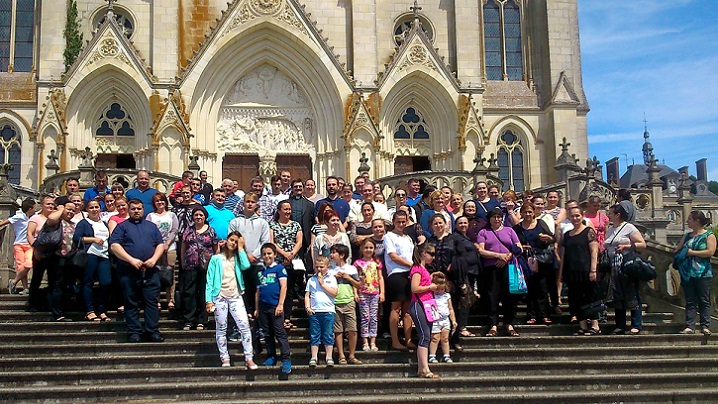 Pelerinajul Parohiei Greco-Catolice din Paris la Sanctuarul Maicii Domnului din Montligeon și la Catedrala din Chartres
