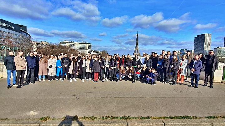 FOTO: Întâlnire cu tinerii în Parohia Greco-Catolică Română din Paris