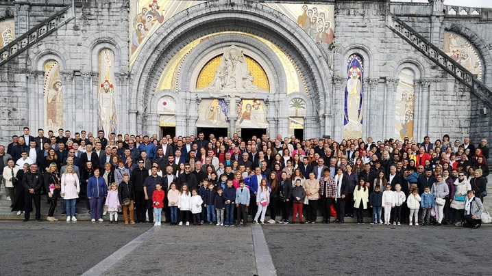 FOTO: Pelerinajul credincioșilor greco-catolici români de la Paris la Lourdes