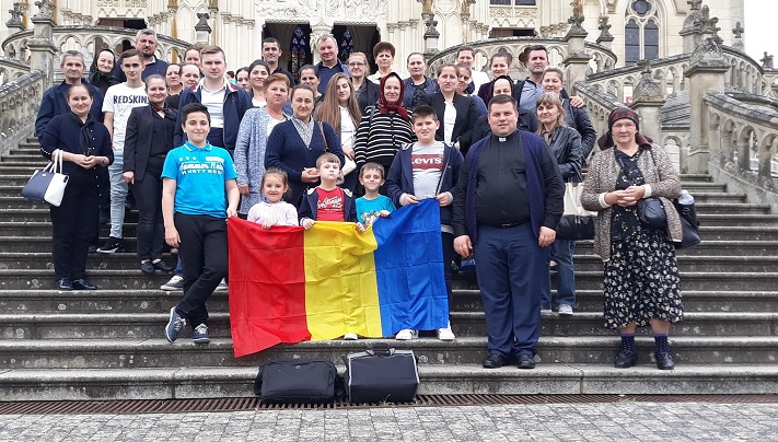 Pelerinajul românilor greco-catolici de la Paris la Notre Dame de Montligion