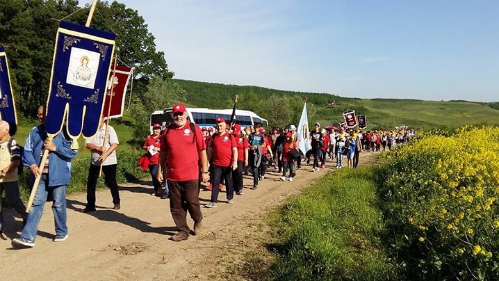 FOTO/VIDEO: 2.000 de credincioși greco-catolici în pelerinaj la Cărbunari