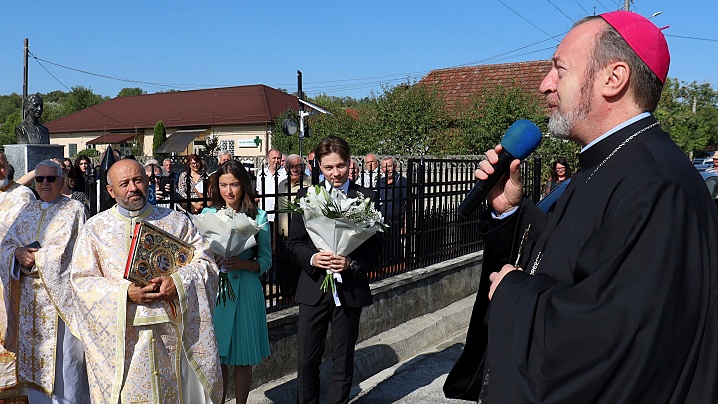 FOTO/VIDEO: PF Claudiu, în mijlocul credincioșilor din Letca