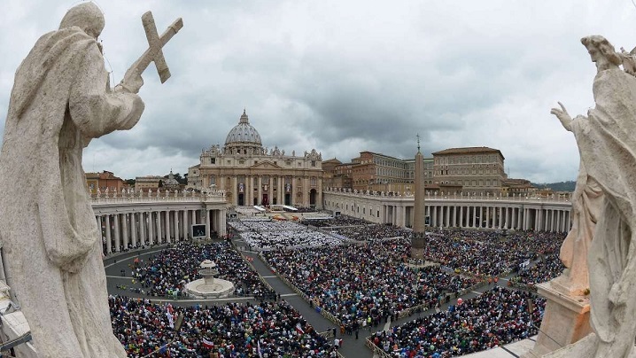 ”Angelus” din nou cu romani și pelerini în Piața San Pietro din 7 februarie 2021