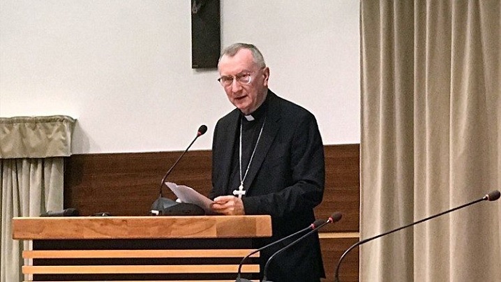 Card. Parolin și ștergerea referinței la Nașterea Domnului: UE își retrage indicațiile