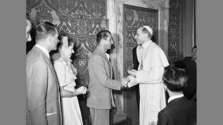 Acum 80 de ani, era ales Pius XII, ”punte” între două epoci