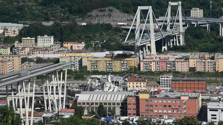 Rugăciunea Papei Francisc pentru victimele tragediei de la Genova