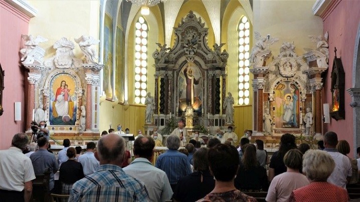 Polonia. Revine din 20 iunie, obligația de a lua parte la Sfânta Liturghie duminicală