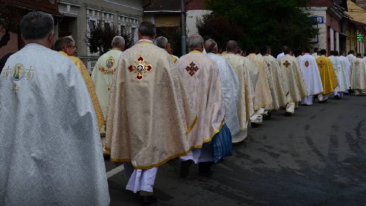 Papa Francisc le scrie preoţilor: "Mulţumesc pentru slujirea voastră!"