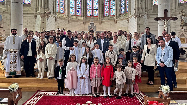 Prima Împărtășanie solemnă în comunitatea greco-catolică română din Loireauxence