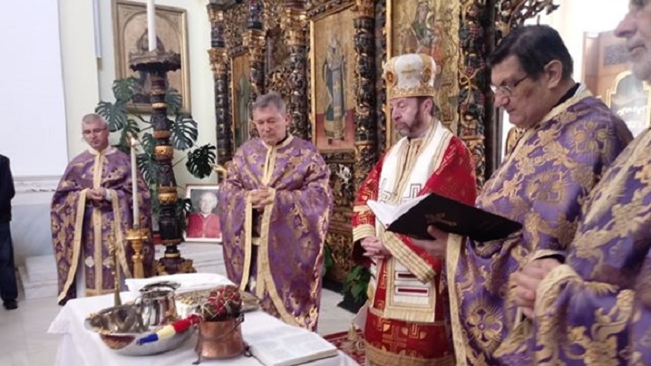 FOTO: Ritualul spălării picioarelor și sfințirea Paștilor în Catedrala Blajului