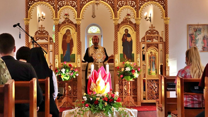 FOTO: Adorație Euharistică, timp de încredințare lui Dumnezeu, la Sanctuarul Arhiepiscopal Major din Cluj-Napoca