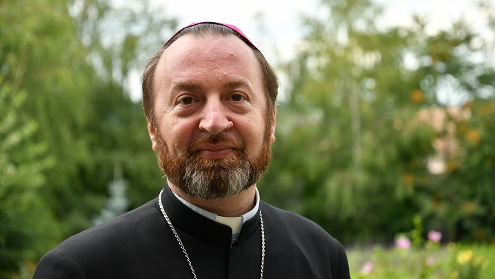 Radio Vatican, ”legătura vie” cu papa a catolicilor din România: episcopul Claudiu Pop (C.E.R.)