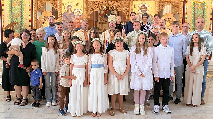 FOTO/VIDEO: PS Claudiu în mijlocul comunității Parohiei "Coborârea Spiritului Sfânt" din Cluj-Napoca