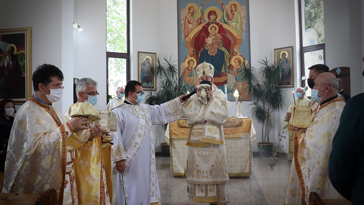 FOTO/VIDEO: PS Claudiu în parohia “Bunavestire” din Cluj-Napoca