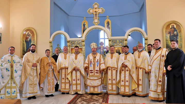 PS Claudiu în vizită pastorală la Cășeiu