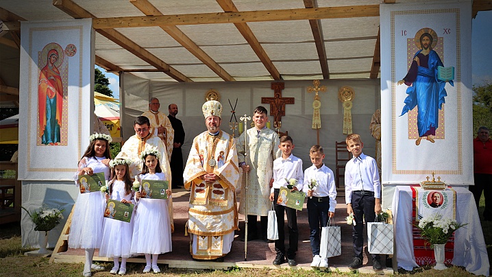 FOTO/VIDEO: Binecuvântarea pietrei de temelie a bisericii din Lăpușul Românesc