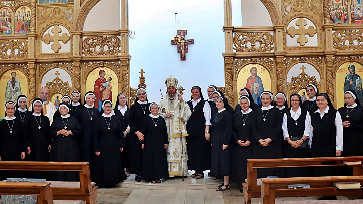 FOTO: Liturghie Arhierească la mănăstirea “Sfânta Macrina” din Cluj-Napoca