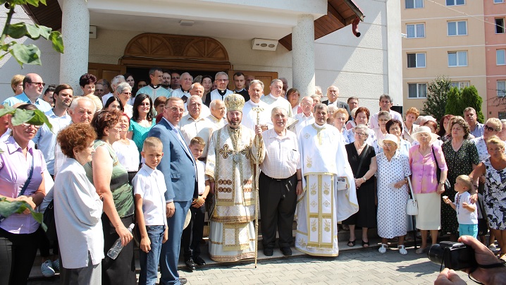 FOTO: 20 de ani de la sfinţirea Bisericii „Adormirea Maicii Domnului” din Târgu Mureș