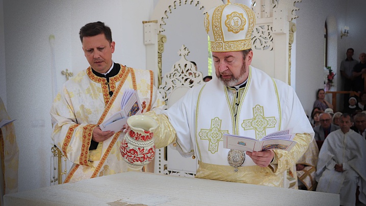 Sfințirea bisericii „Sfinții Arhangheli Mihail și Gavril” din parohia Orman