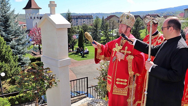 FOTO/VIDEO: Calea Crucii de vindecare pentru familii la Mănăstirea Maicii Domnului din Cluj-Napoca