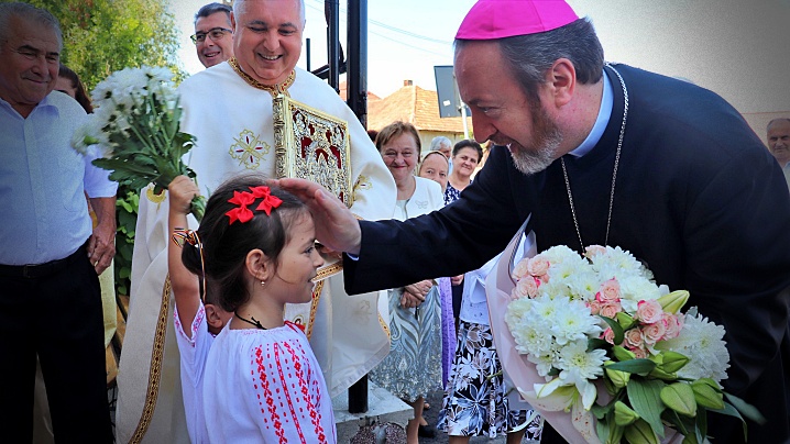 FOTO/VIDEO: PS Claudiu în vizită pastorală la Săliștea Nouă