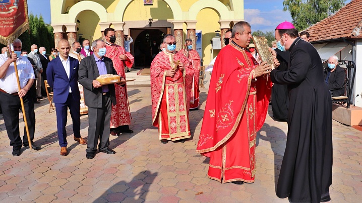 FOTO/VIDEO: PS Claudiu, la sărbătoarea Înălțarii Sfintei Cruci în parohia Cluj-Făget