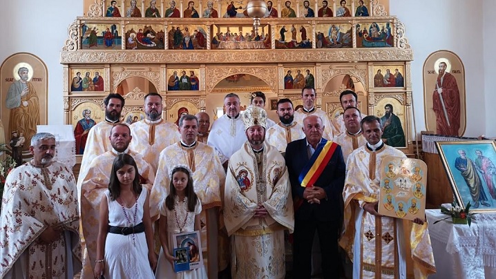 Foto: Binecuvântarea iconostasului Bisericii cu hramul Sfinţii Apostoli „Petru şi Pavel” din Râciu