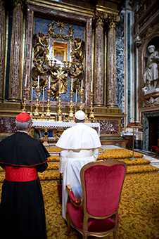  Papa prezidează rugăciunea Rozariului în bazilica Santa Maria Maggiore