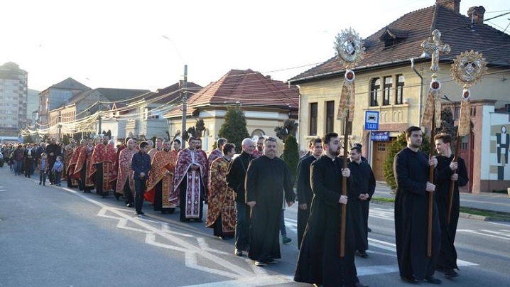 Anunț: Marți, 19 aprilie, Drumul Crucii cu procesiune pe străzile Blajului