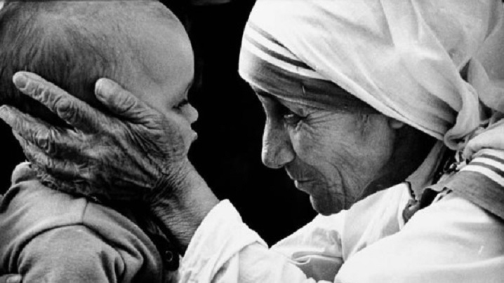 O frumoasă rugăciune a Sfintei Tereza de Calcutta: „Învață-mă Iubirea”