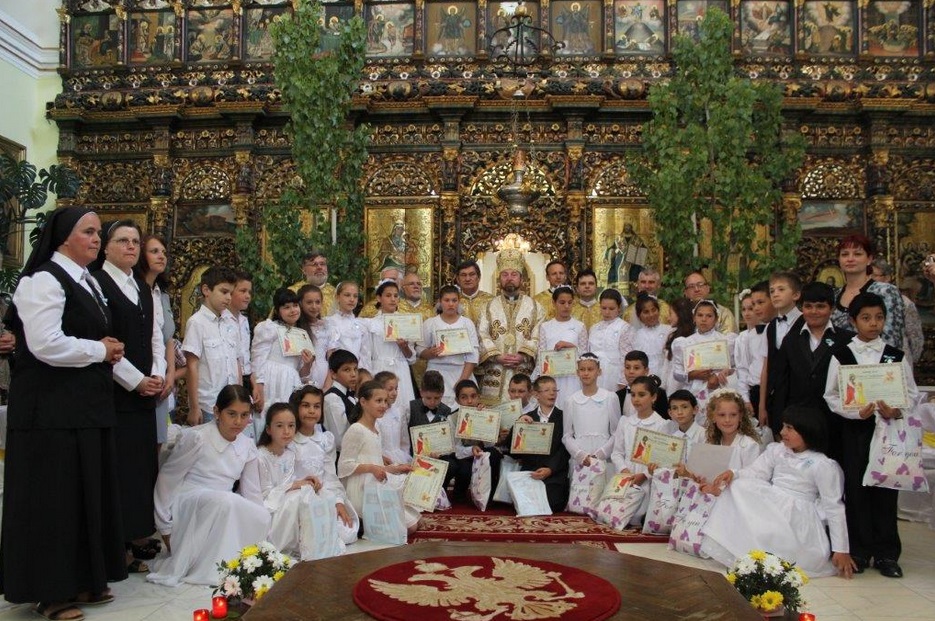 FOTO: Hramul Catedralei Arhiepiscopale Majore din Blaj şi prima Sfântă Împărtăşanie