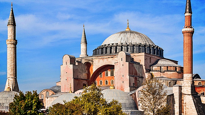 Papa Francisc este foarte îndurerat de decizia transformării vechii bazilici Sfânta Sophia în moschee